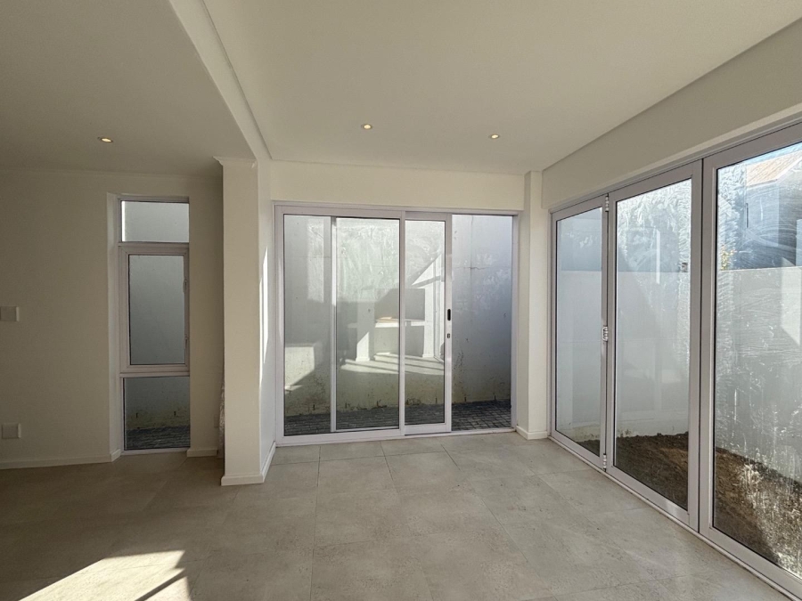 To Let 2 Bedroom Property for Rent in Voliere Estate Western Cape
